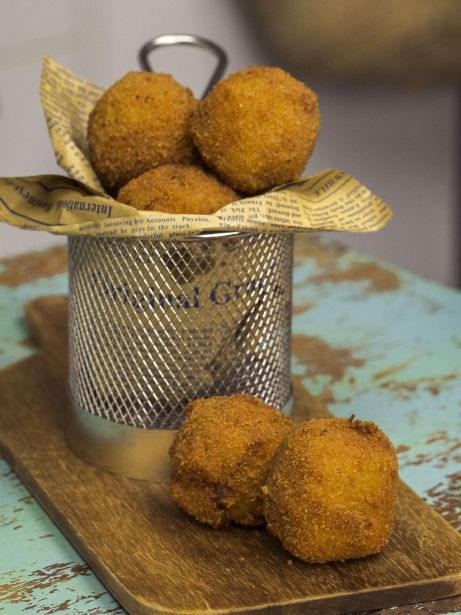 Croquetes de calçots amb romesco