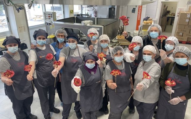 L'equip El Rosal amb la rosa de Sant Jordi