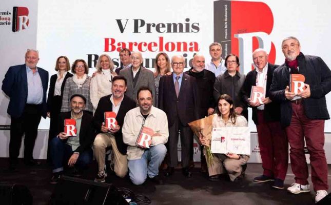 Fotografia de família dels premiats i el jurat